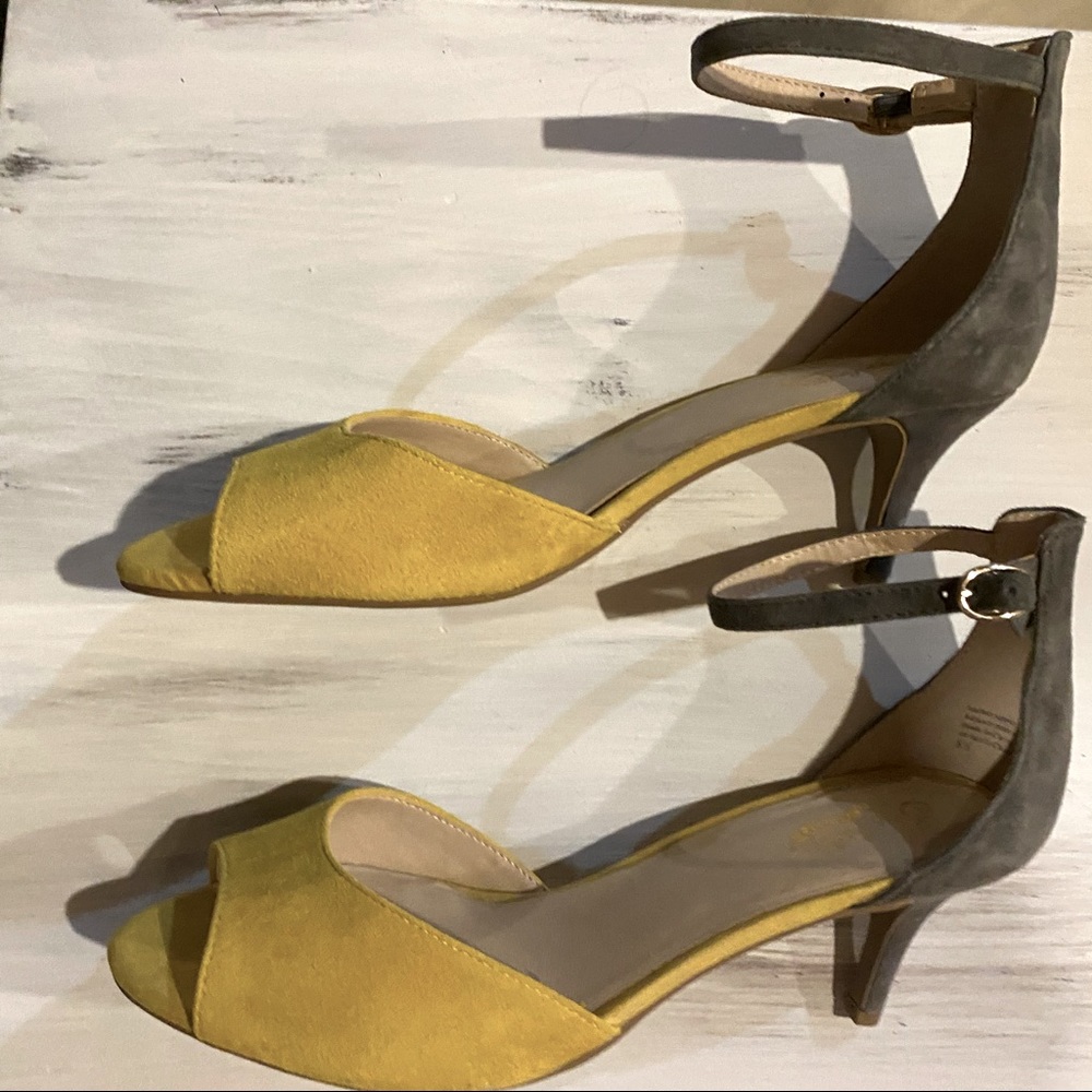 Seychelles yellow and gray suede peep toe heel 8.5